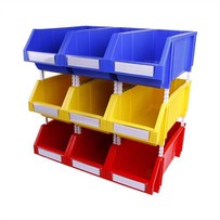 Stohovateľné skladovacie koše v okolí